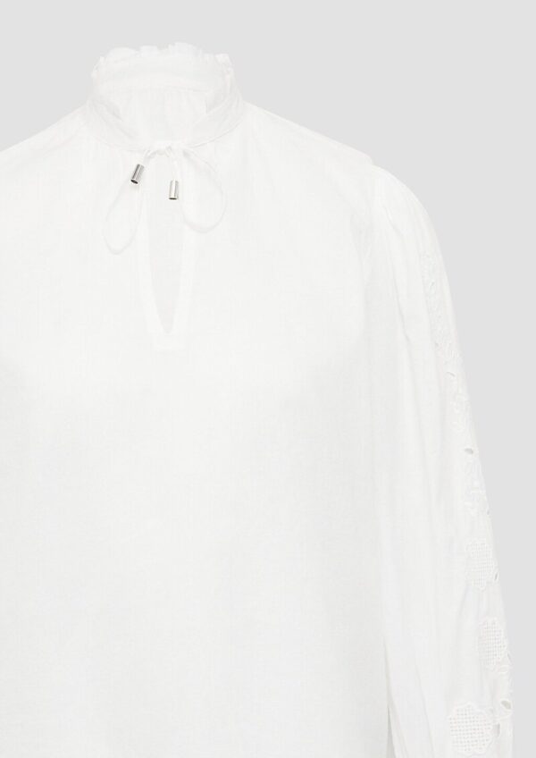 Leichte Baumwollbluse mit Stickerei am Ärmel