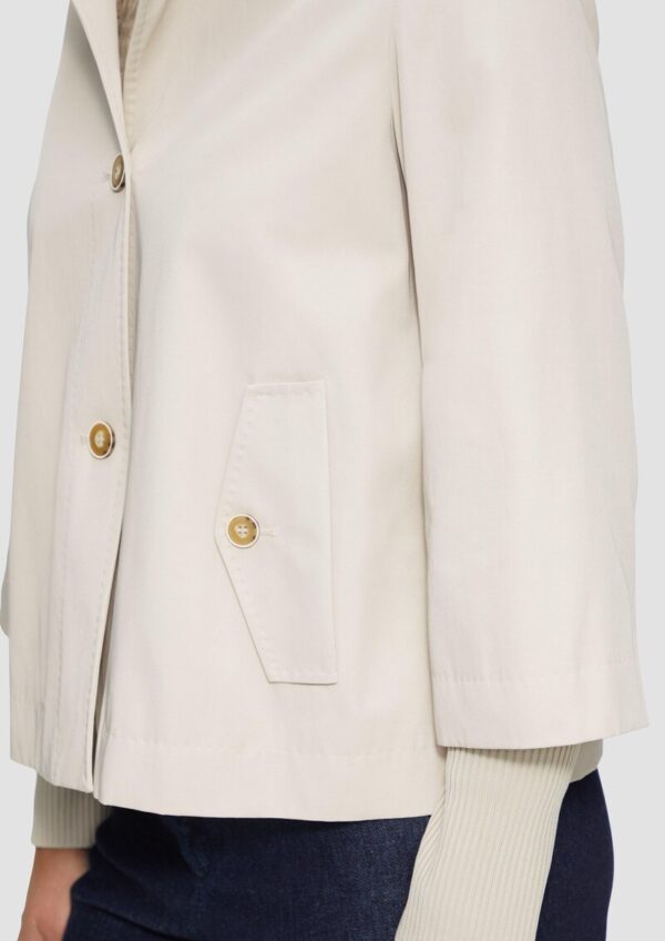 Leichte Übergangsjacke in A-Linie mit Strickbündchen