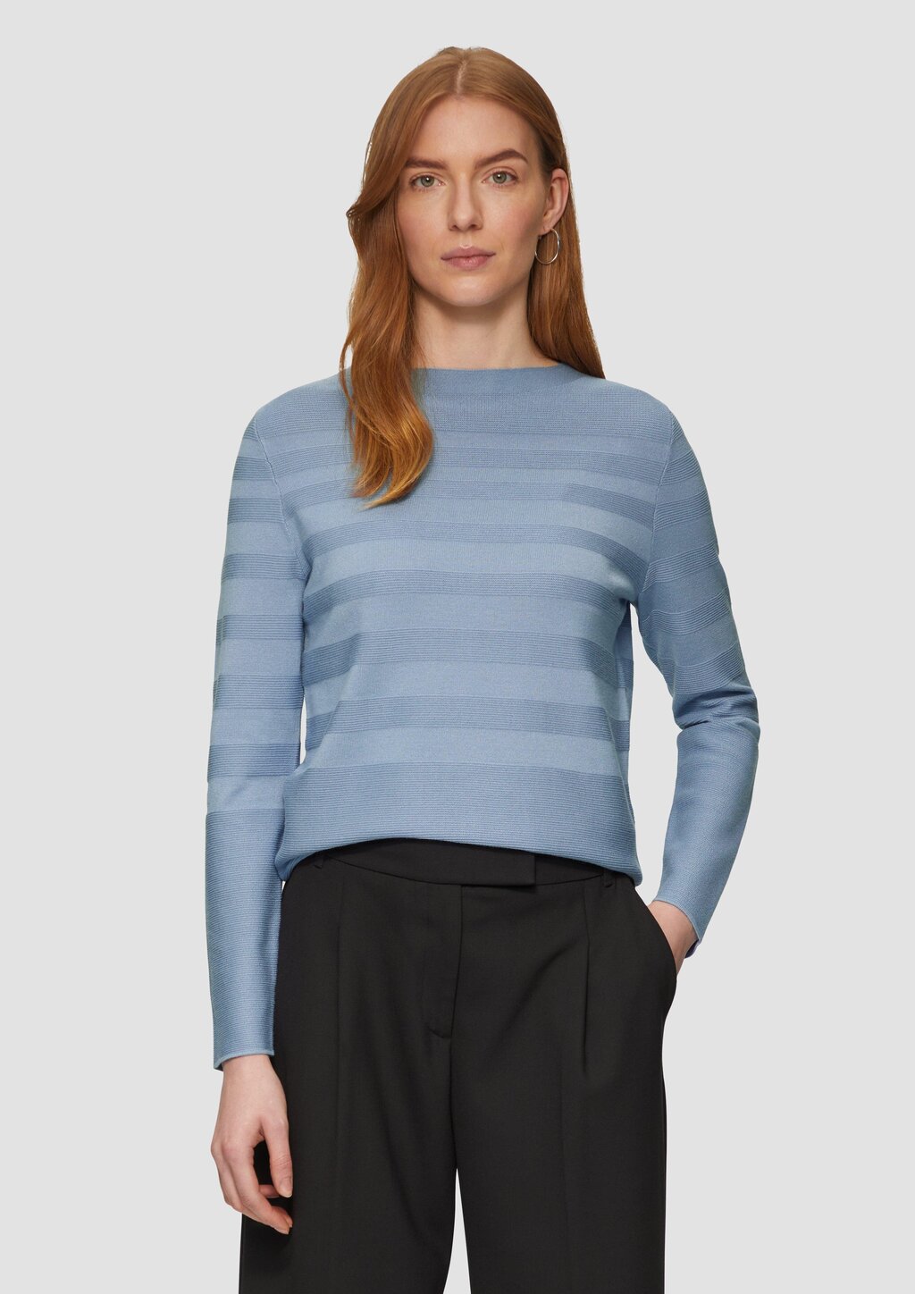 Gestreifter Feinstrickpullover aus Viskosemix