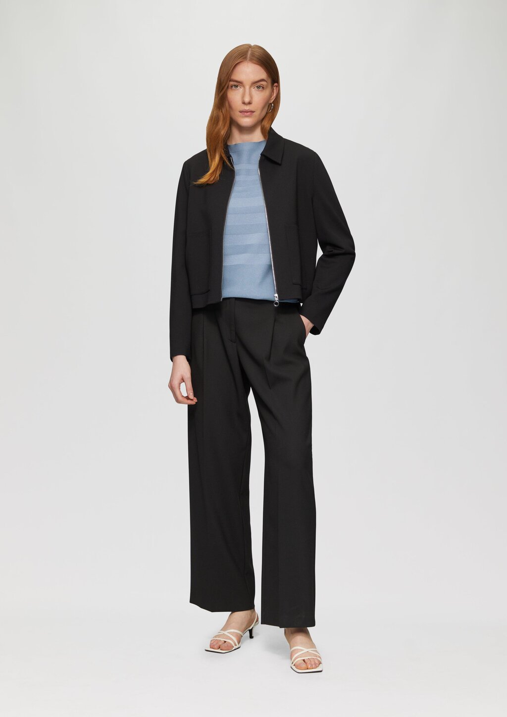 Gestreifter Feinstrickpullover aus Viskosemix