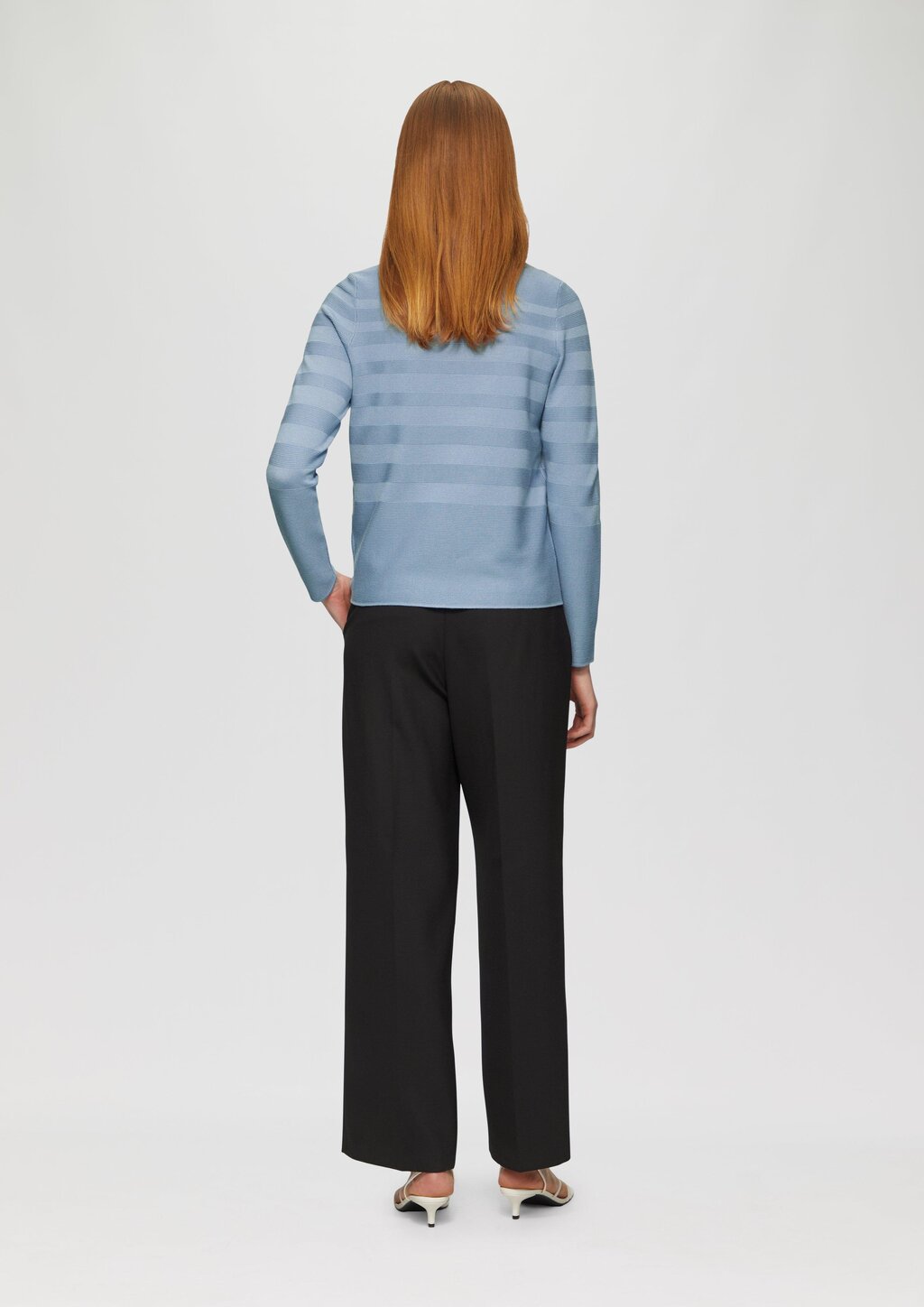 Gestreifter Feinstrickpullover aus Viskosemix