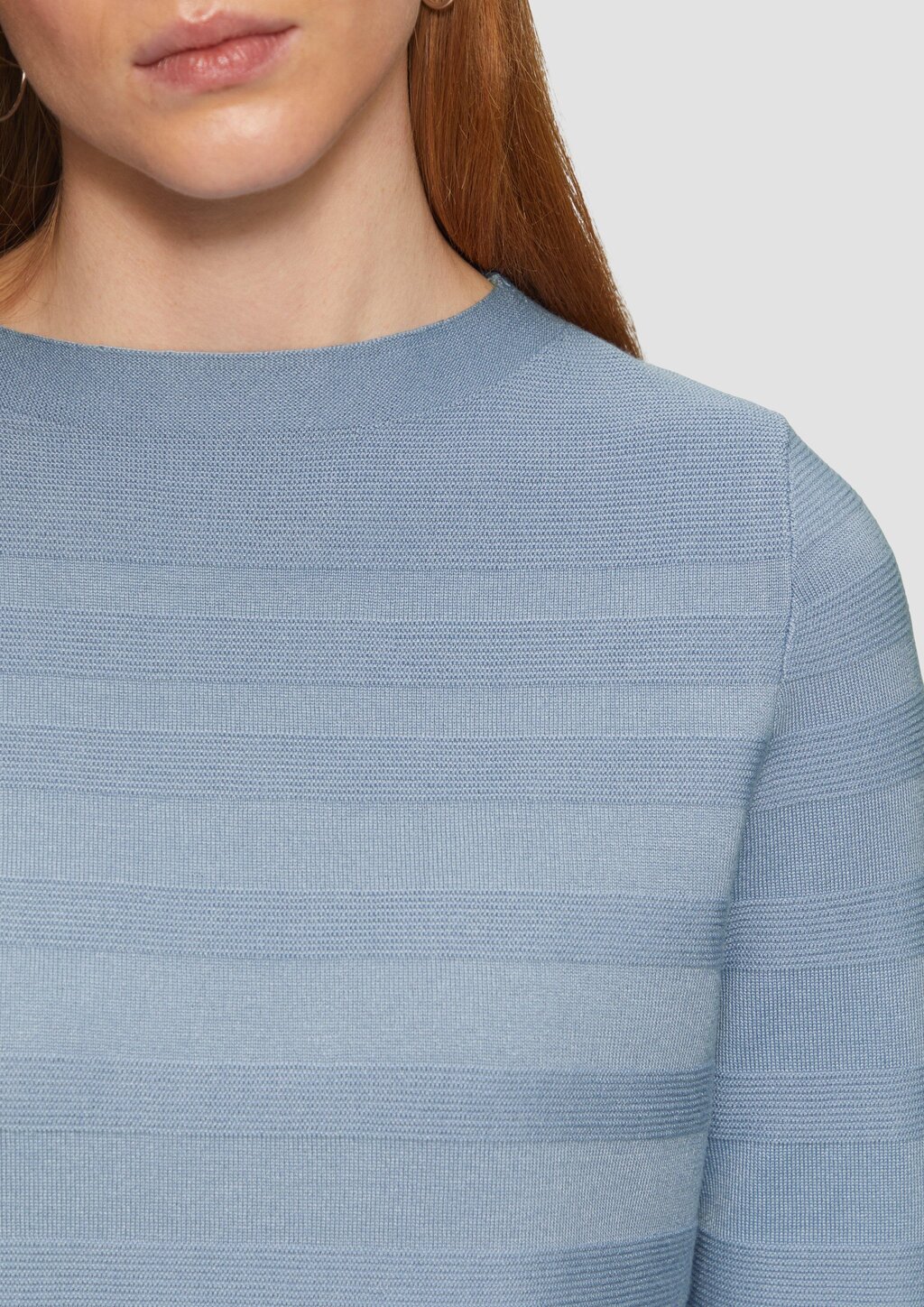 Gestreifter Feinstrickpullover aus Viskosemix