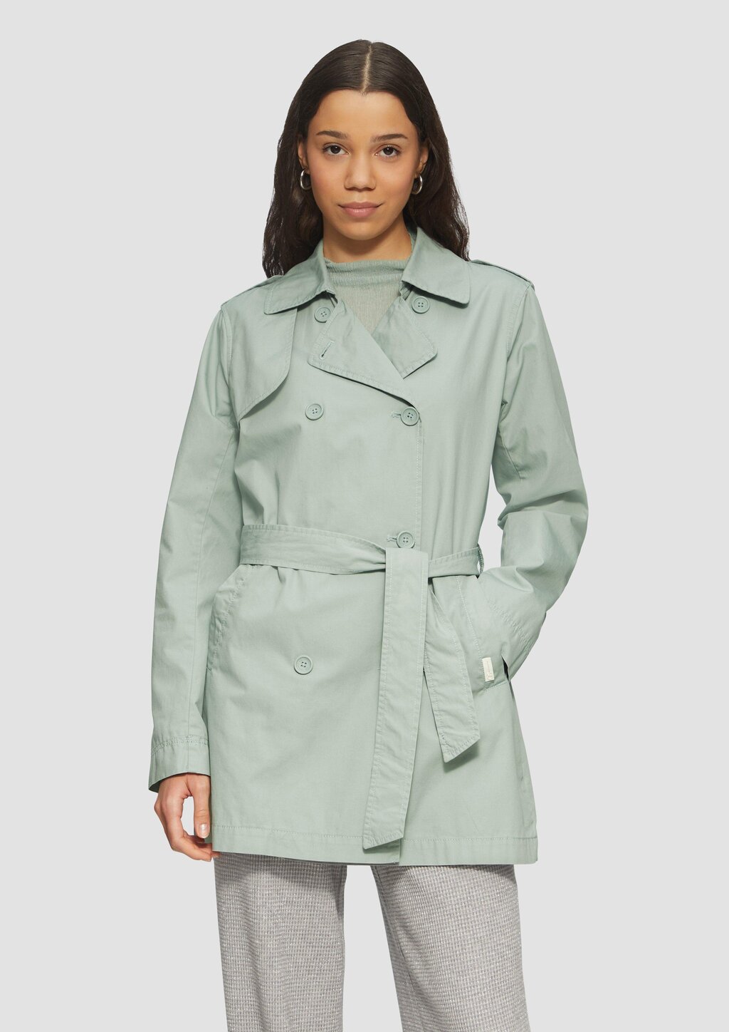 Kurzer Trenchcoat aus Baumwolle mit Gürtel