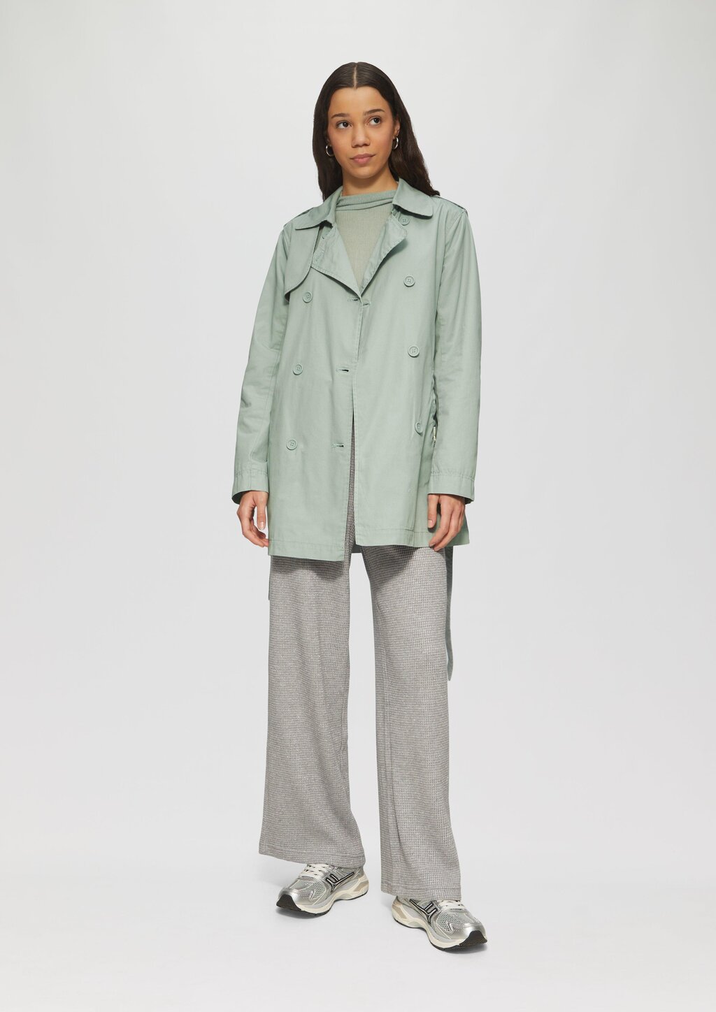 Kurzer Trenchcoat aus Baumwolle mit Gürtel