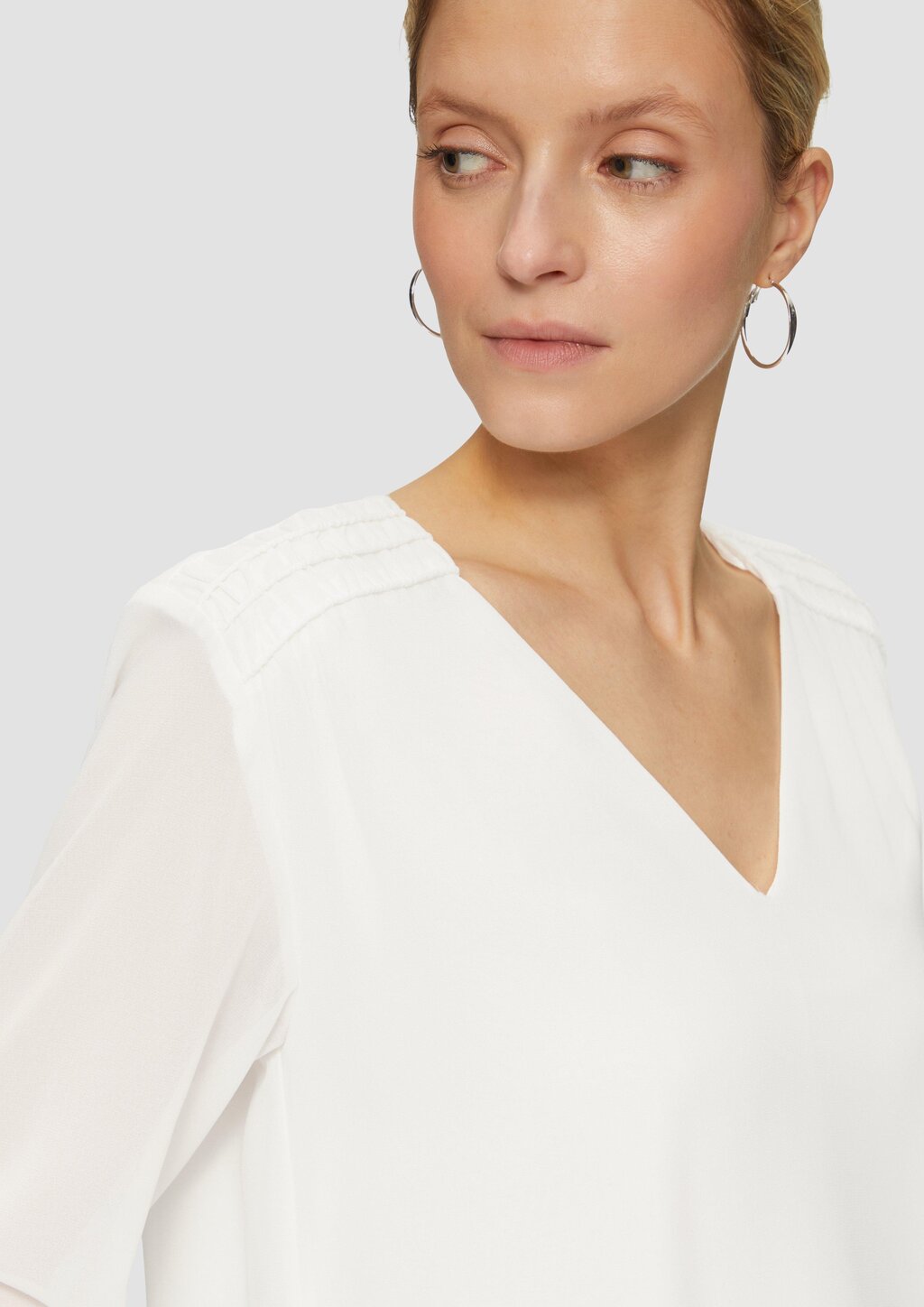 Chiffon-Bluse mit Smokdetails