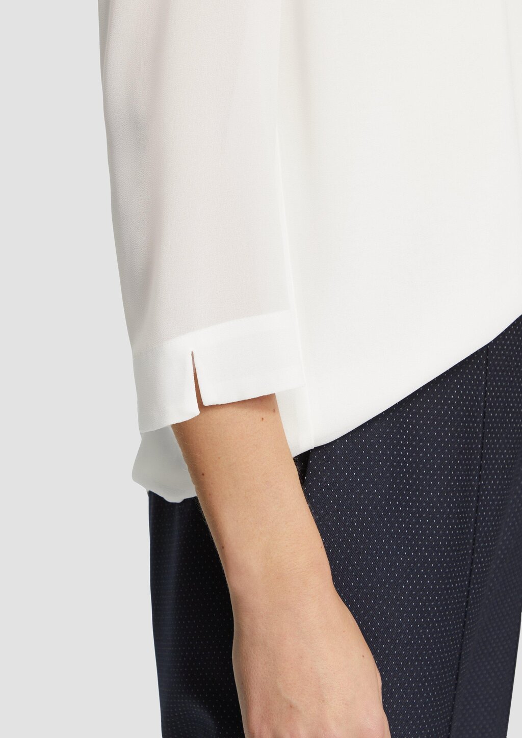 Chiffon-Bluse mit Smokdetails