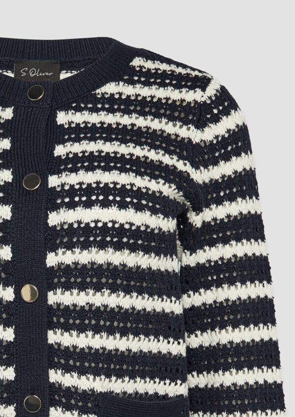 Geringelte Lochstrickjacke mit Knöpfen