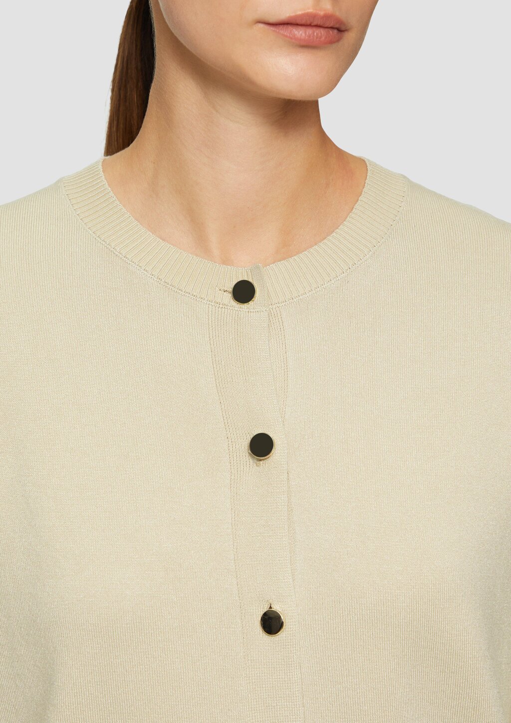 Strickjacke aus Viskosemix mit dekorativen Knöpfen