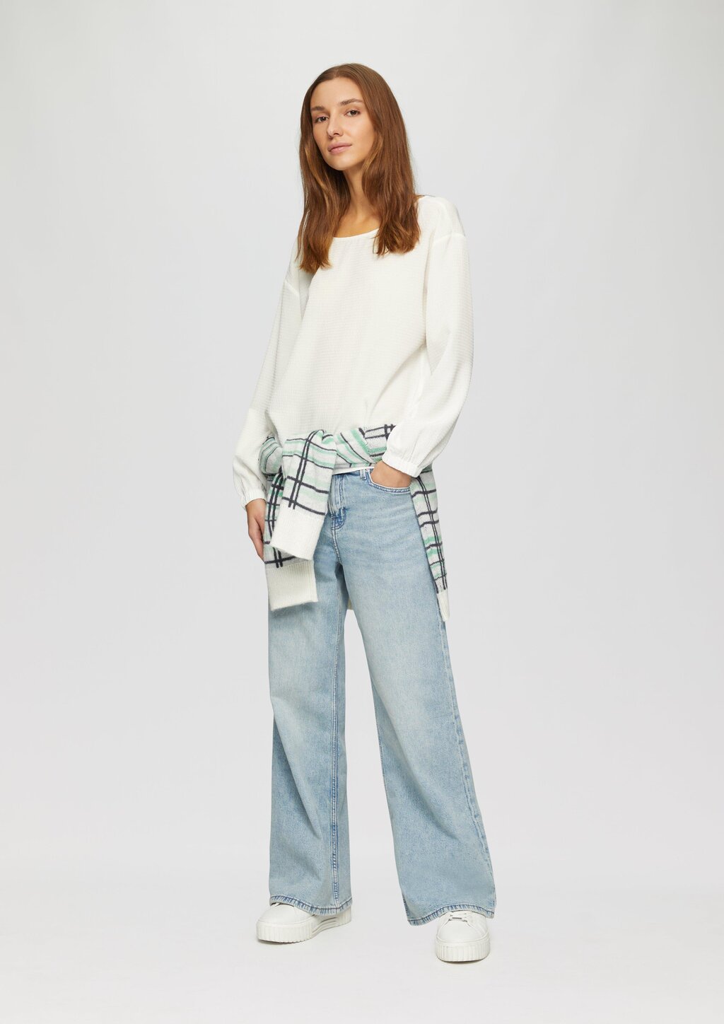 Strukturierte Bluse mit überschnittenen Schultern