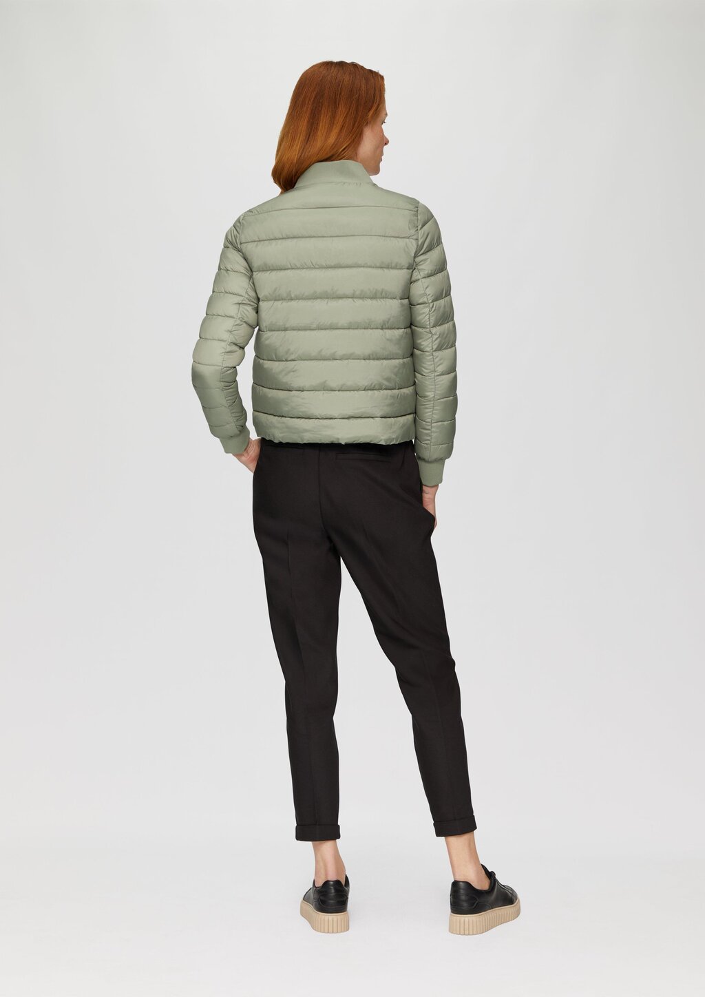 Kurze Steppjacke mit Rippbündchen