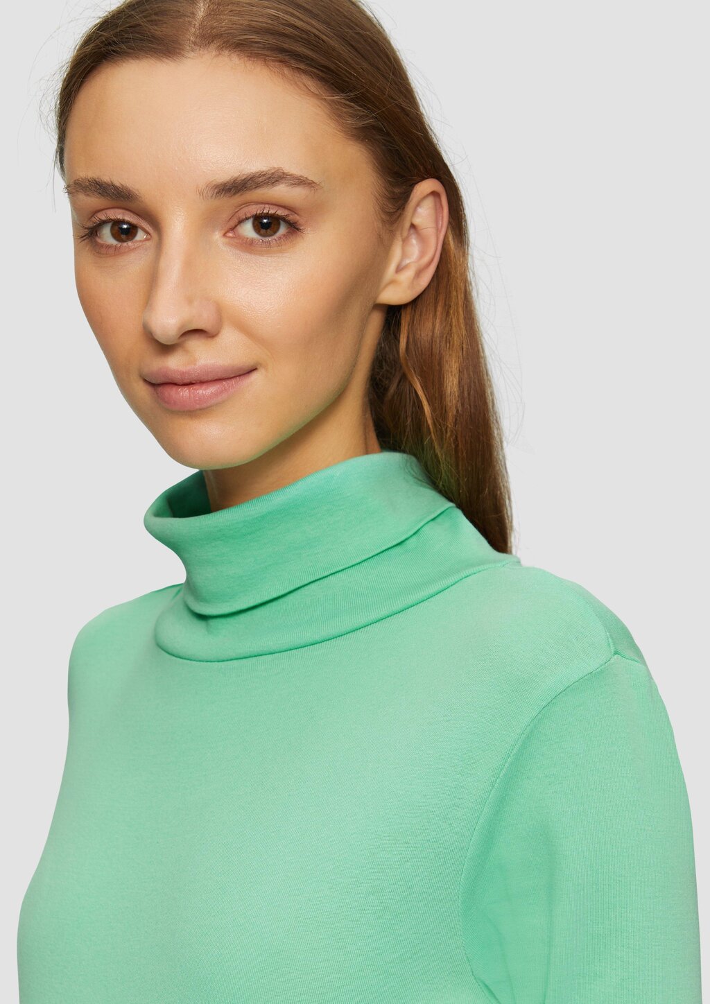 Elastisches Langarmshirt mit Rollkragen