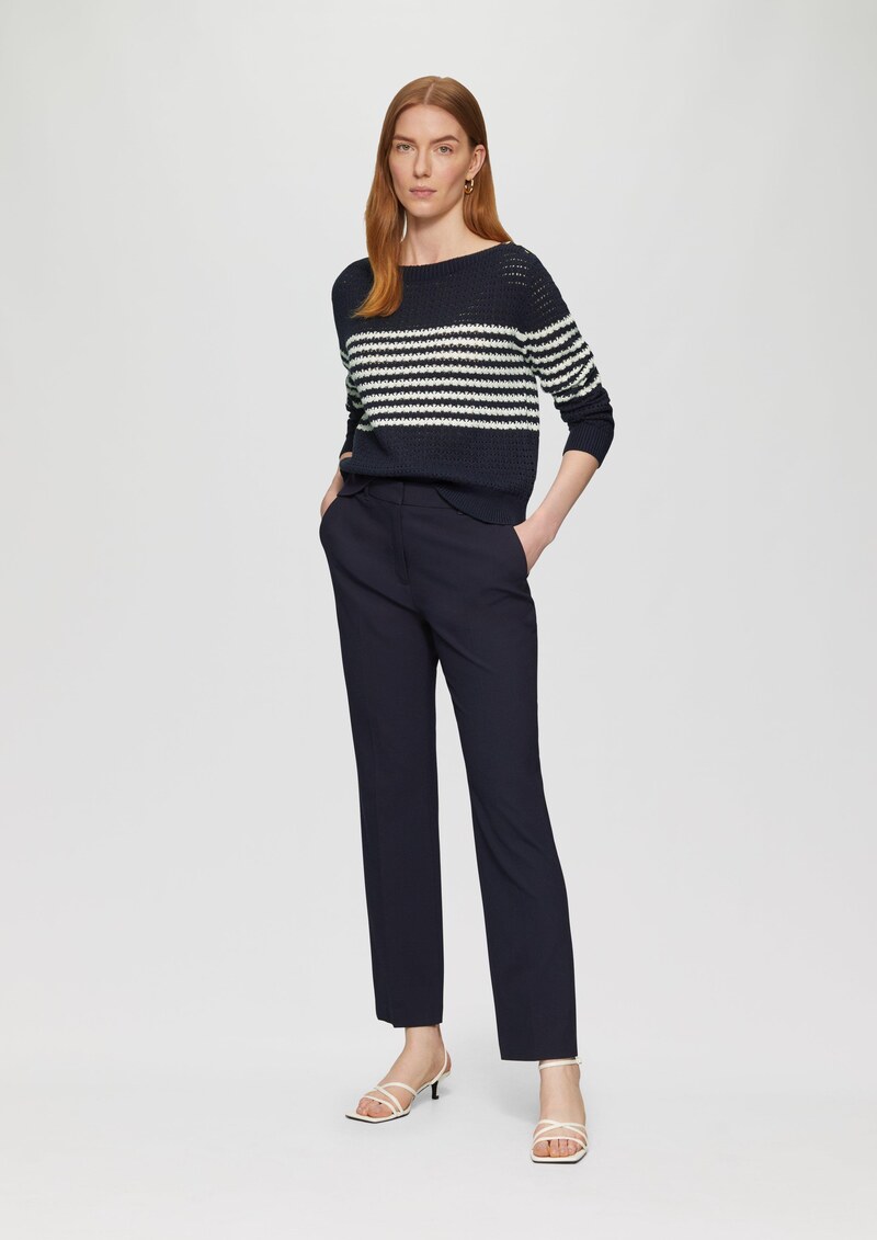 Pullover aus leichtem Lochstrick mit dekorativen Knöpfen