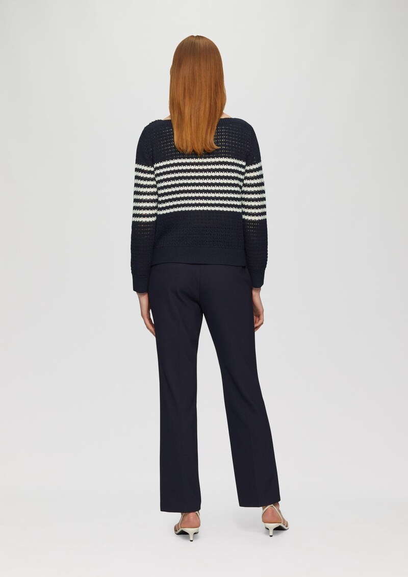 Pullover aus leichtem Lochstrick mit dekorativen Knöpfen