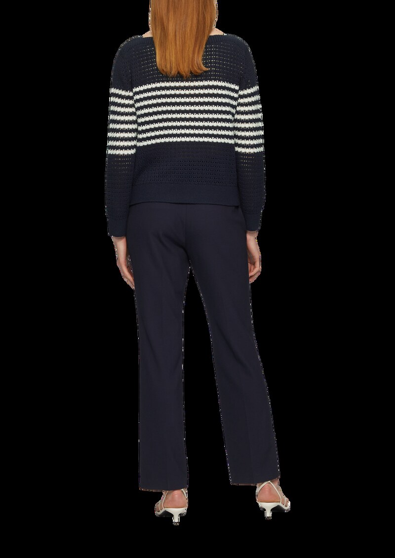 Pullover aus leichtem Lochstrick mit dekorativen Knöpfen