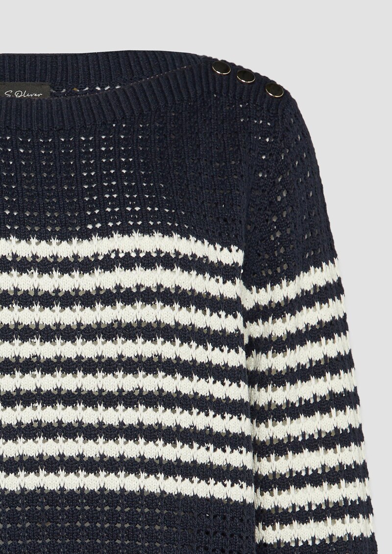 Pullover aus leichtem Lochstrick mit dekorativen Knöpfen