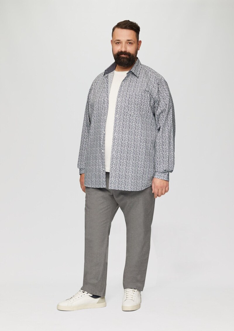 Slim Fit: Gemustertes Hemd mit Kentkragen