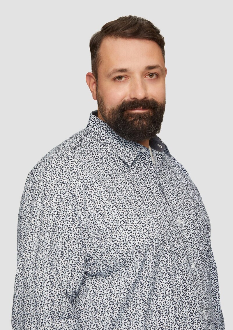 Slim Fit: Gemustertes Hemd mit Kentkragen