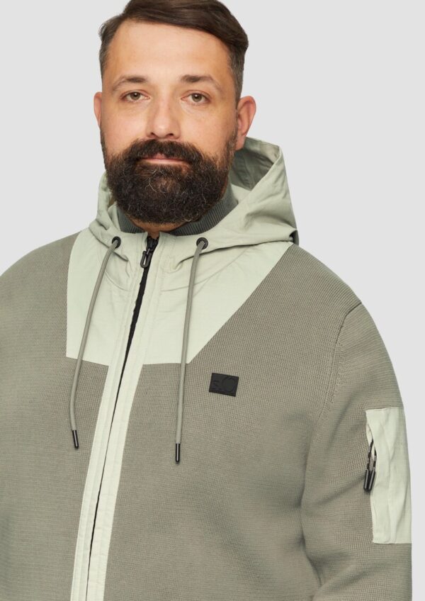 Hybridstrickjacke mit Kapuze aus Fabricmix