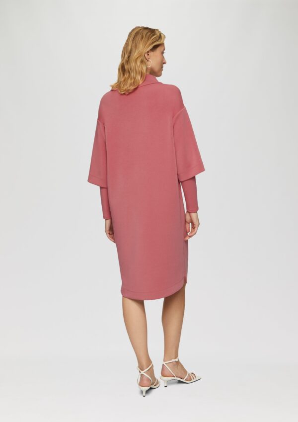 Scuba-Kleid mit Stehkragen und Layering-Detail