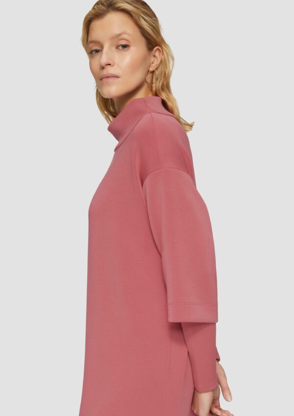 Scuba-Kleid mit Stehkragen und Layering-Detail
