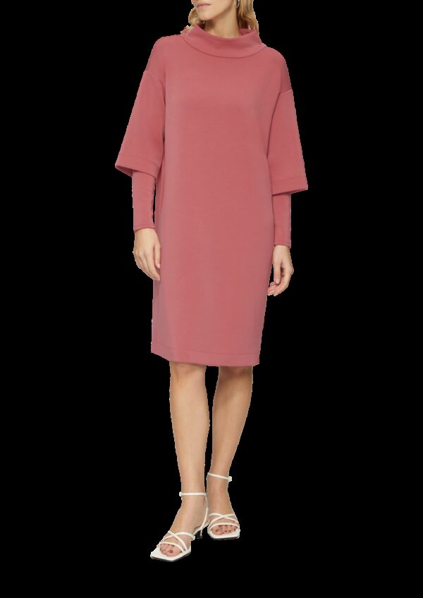 Scuba-Kleid mit Stehkragen und Layering-Detail