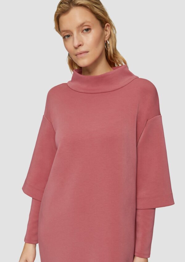 Scuba-Kleid mit Stehkragen und Layering-Detail