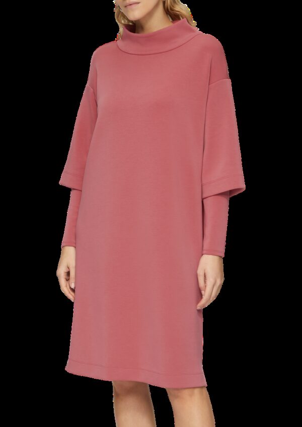 Scuba-Kleid mit Stehkragen und Layering-Detail