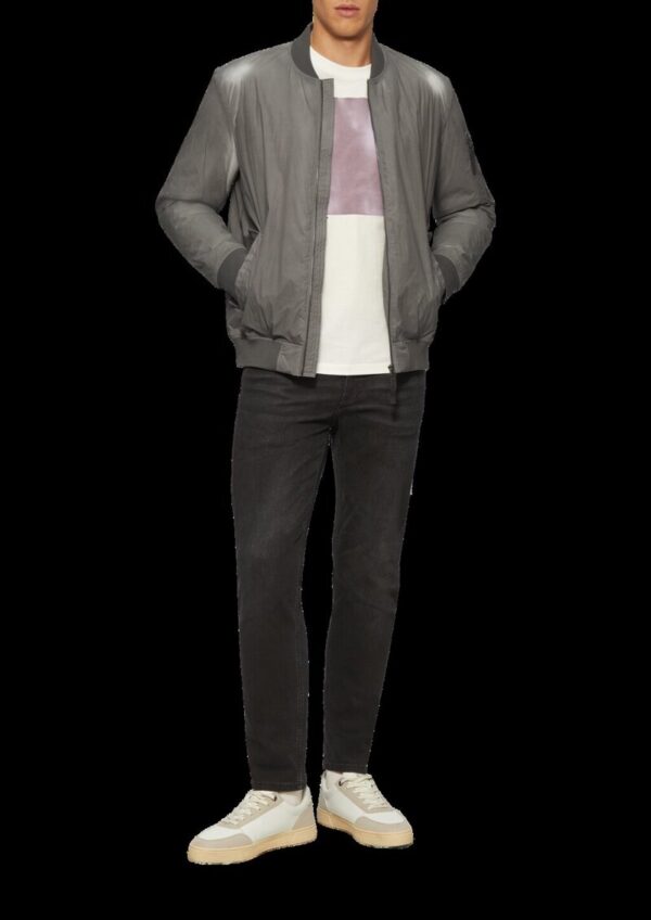 Jacke mit temperatursensitiver Farbwechselfunktion