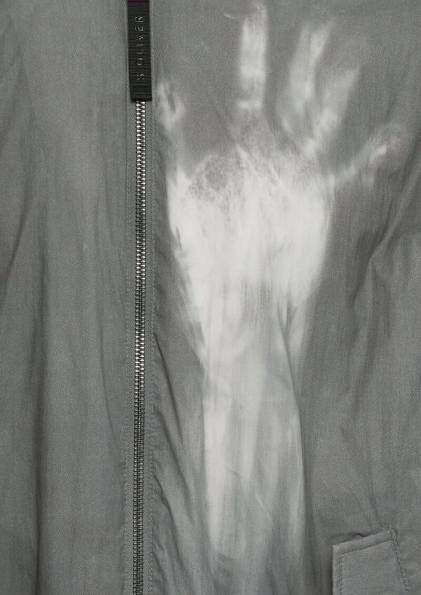 Jacke mit temperatursensitiver Farbwechselfunktion