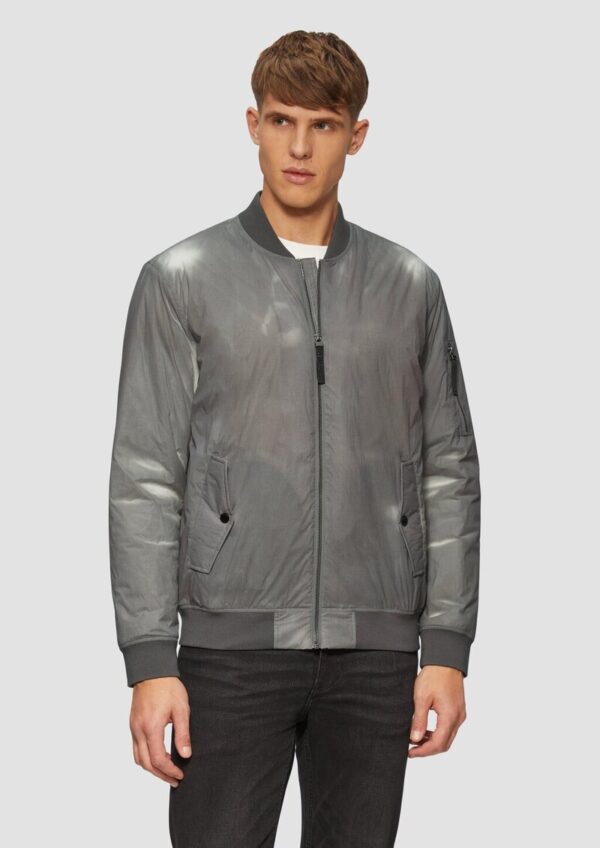 Jacke mit temperatursensitiver Farbwechselfunktion