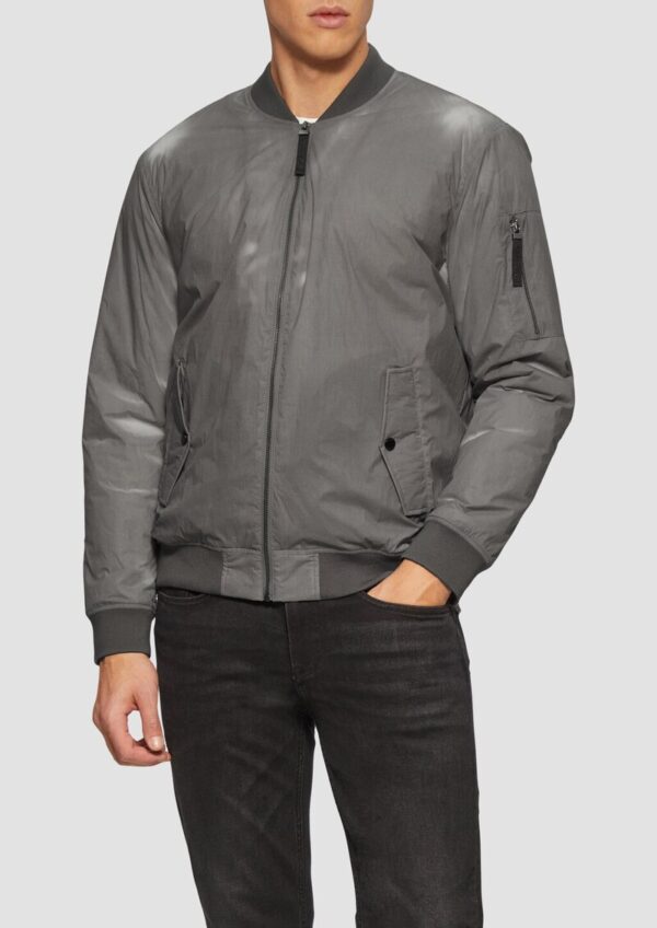 Jacke mit temperatursensitiver Farbwechselfunktion