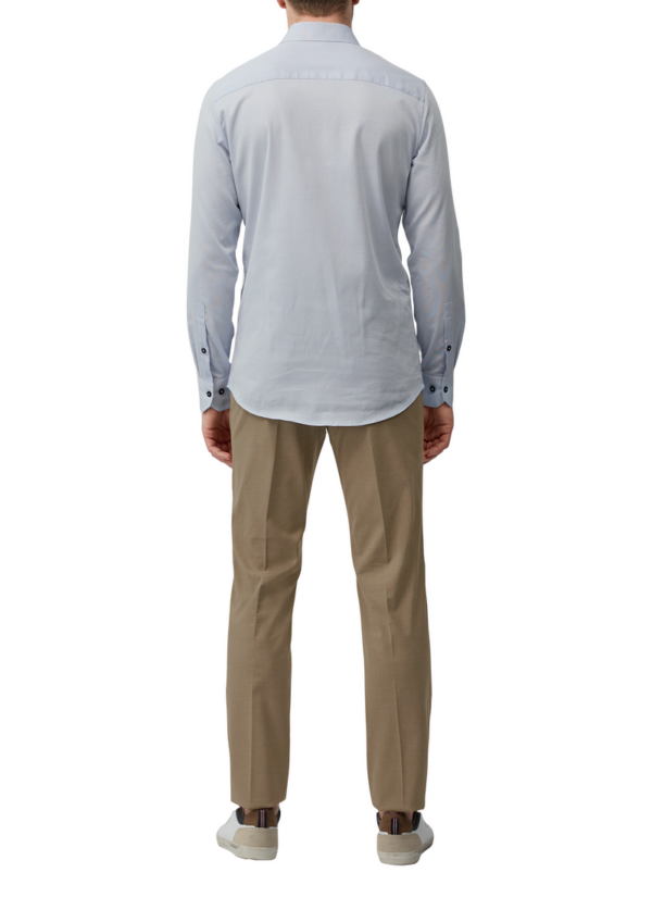 Tailored Fit: Fein gemustertes Langarmhemd mit Haifisch-Kragen