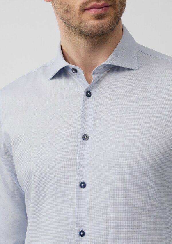 Tailored Fit: Fein gemustertes Langarmhemd mit Haifisch-Kragen