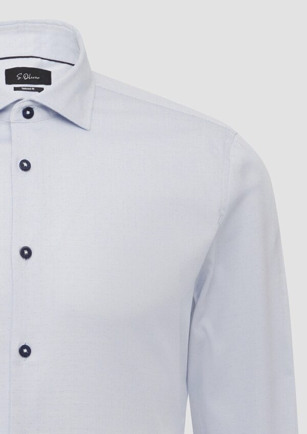 Tailored Fit: Fein gemustertes Langarmhemd mit Haifisch-Kragen