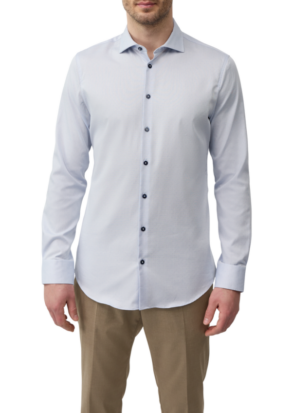 Tailored Fit: Fein gemustertes Langarmhemd mit Haifisch-Kragen