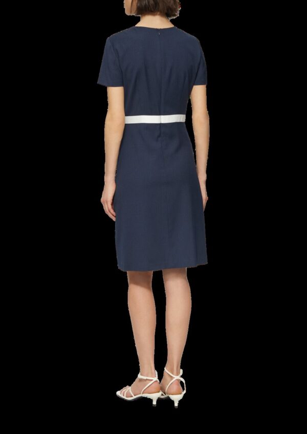 Fein gepunktetes Etuikleid mit Kontrast-Detail