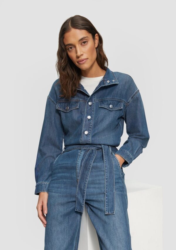 Denim-Jumpsuit mit Gürtel und überschnittenen Schultern