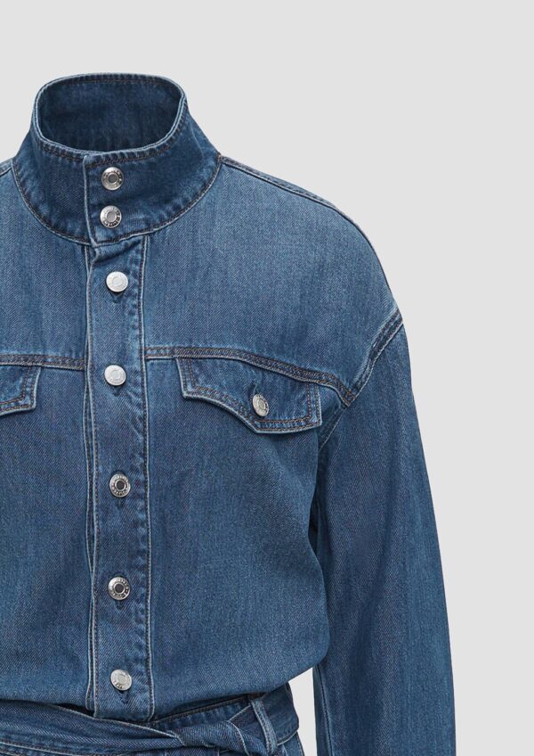 Denim-Jumpsuit mit Gürtel und überschnittenen Schultern