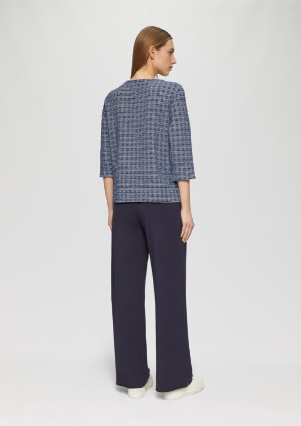 Bouclé-Shirt mit Zierknöpfen und 3/4-Ärmeln