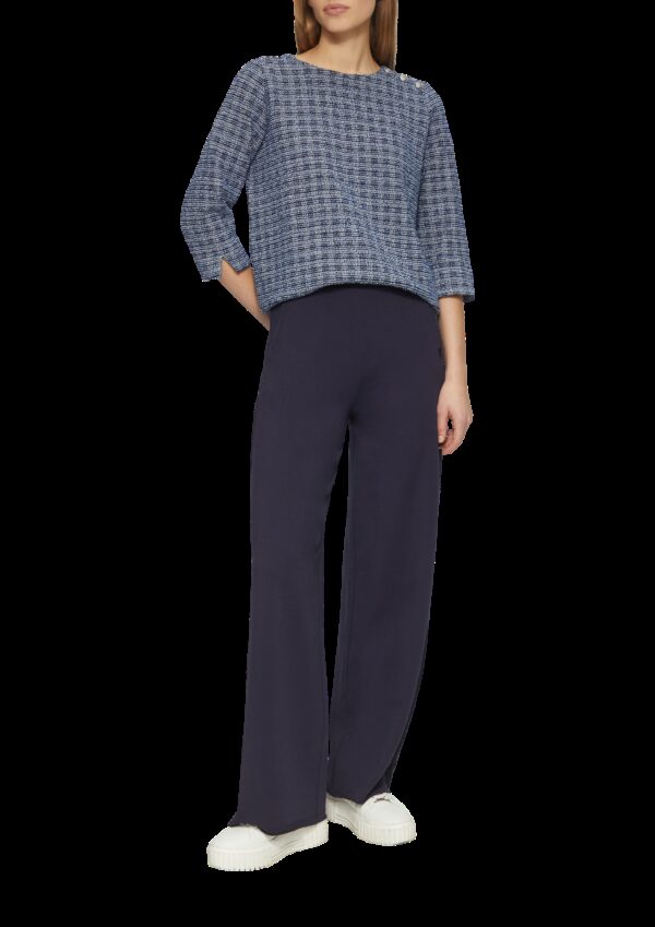 Bouclé-Shirt mit Zierknöpfen und 3/4-Ärmeln