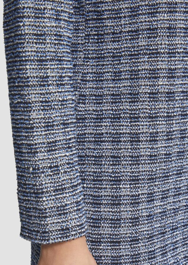 Kurzes Bouclé-Kleid mit Zierknöpfen