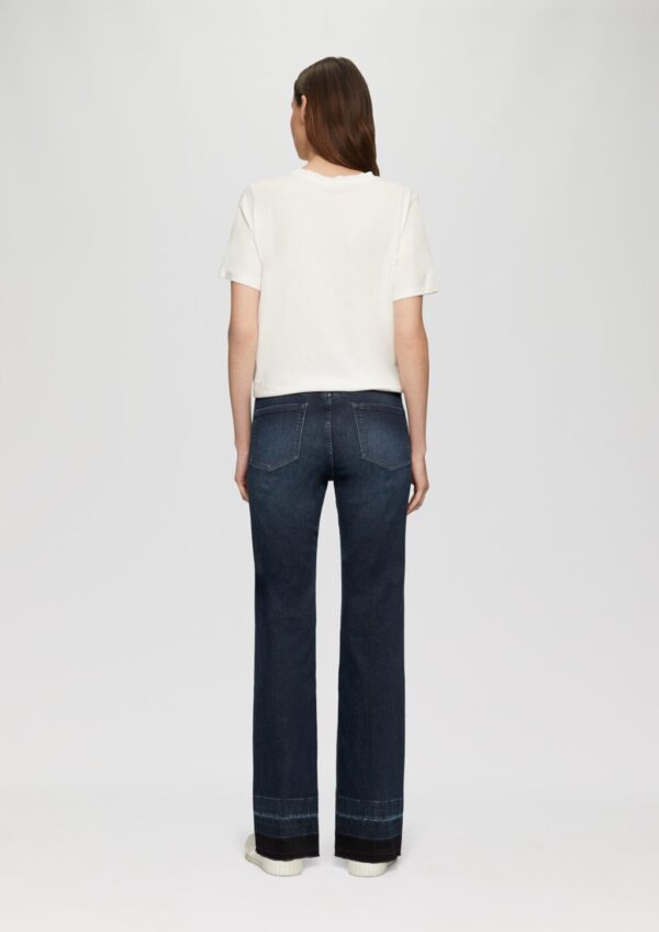 Flared Jeans / Slim Fit / Mid Rise / Bootcut Leg / Gürtel