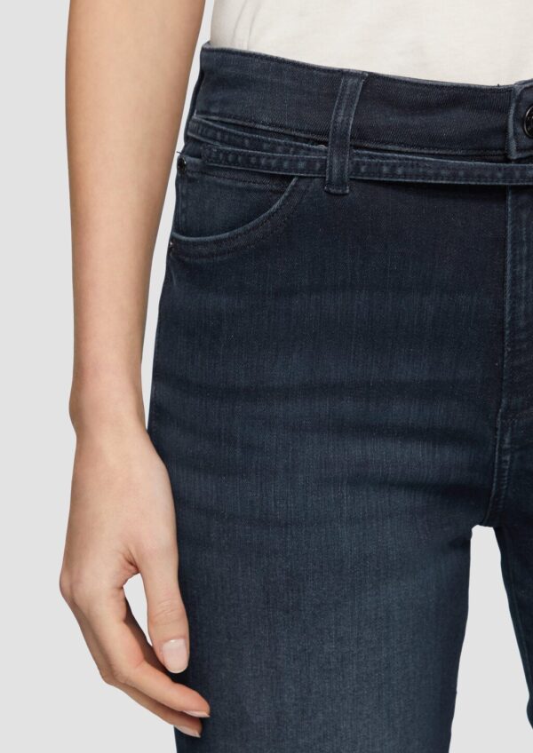 Flared Jeans / Slim Fit / Mid Rise / Bootcut Leg / Gürtel