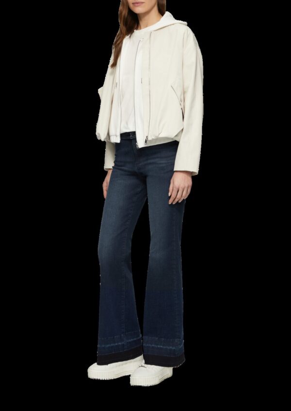 Flared Jeans / Slim Fit / Mid Rise / Bootcut Leg / Gürtel