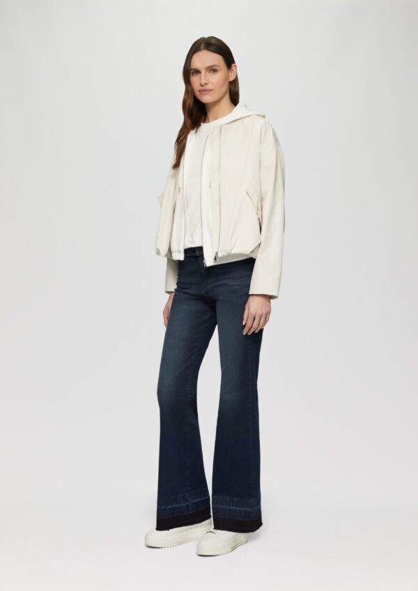 Flared Jeans / Slim Fit / Mid Rise / Bootcut Leg / Gürtel