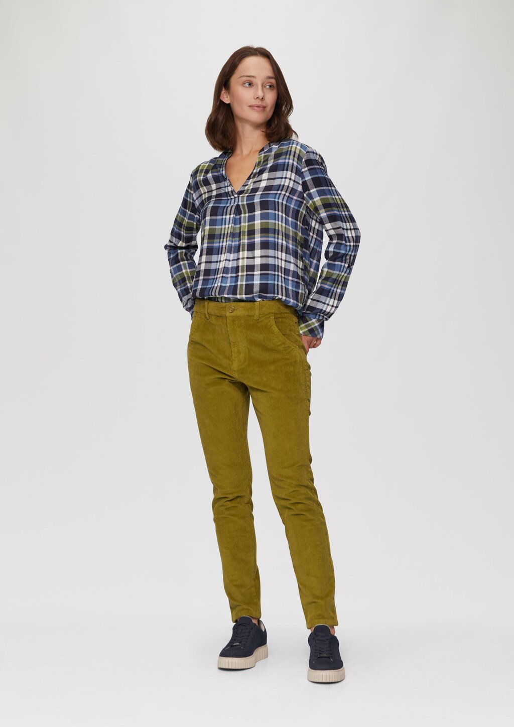 Karierte Bluse aus Viskosemix und Krempel-Detail