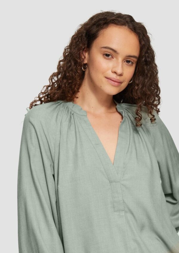 Melierte Viskosebluse mit Raffung