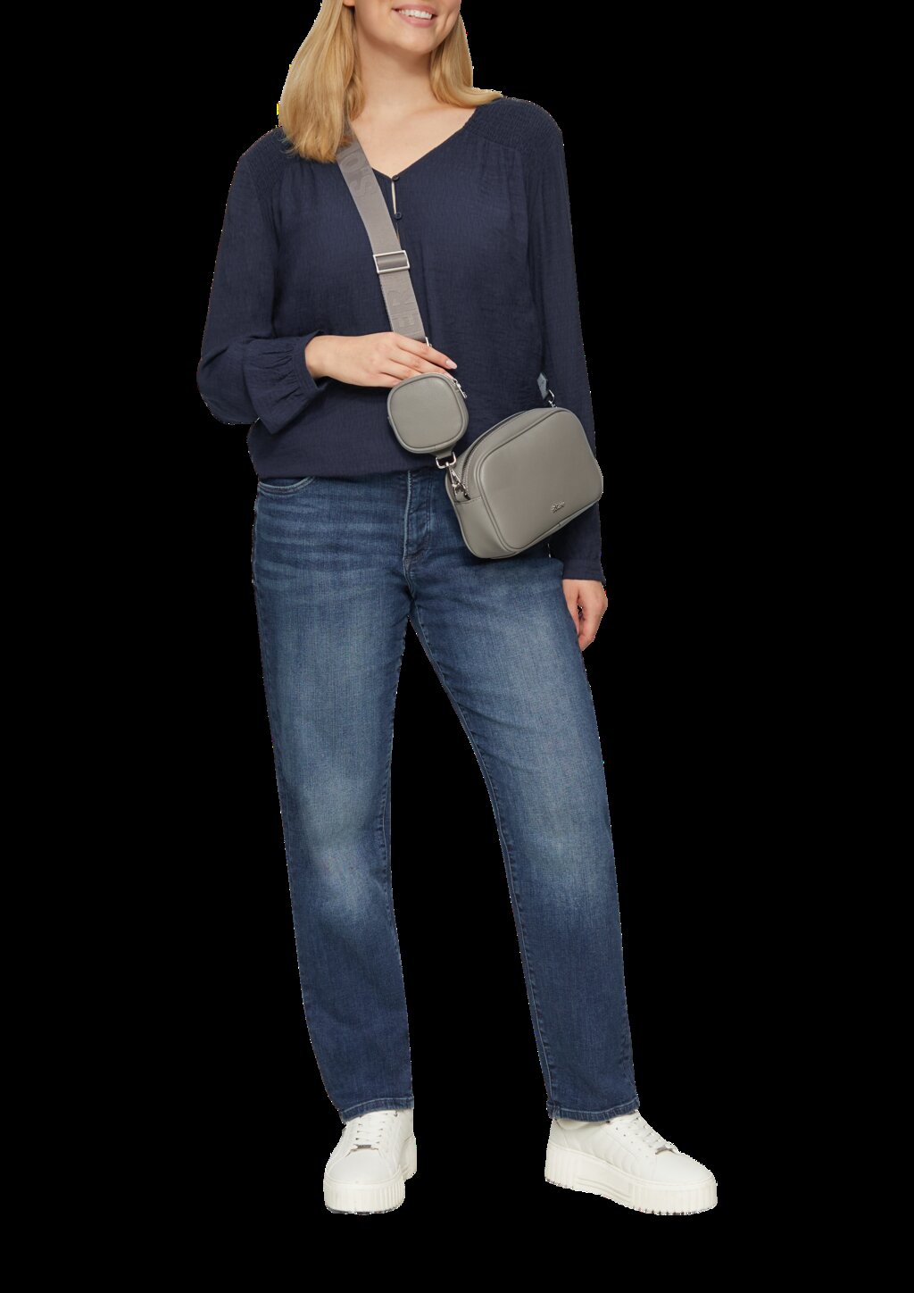 Strukturierte Bluse aus Viskosemix mit Smok Detail