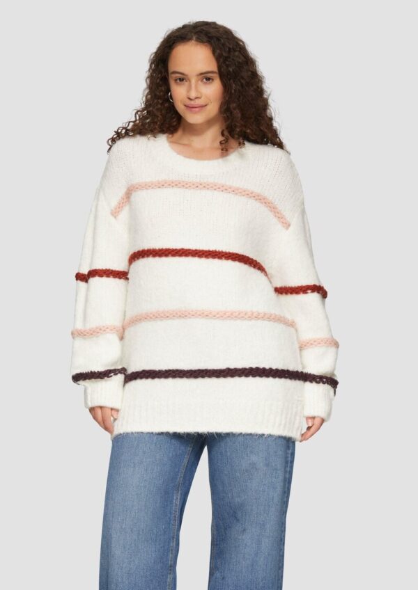 Flauschiger Pullover mit überschnittenen Schultern