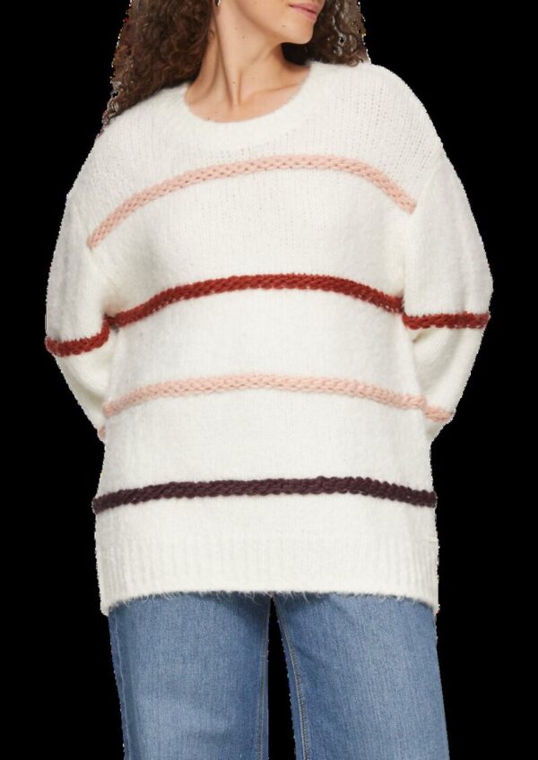 Flauschiger Pullover mit überschnittenen Schultern